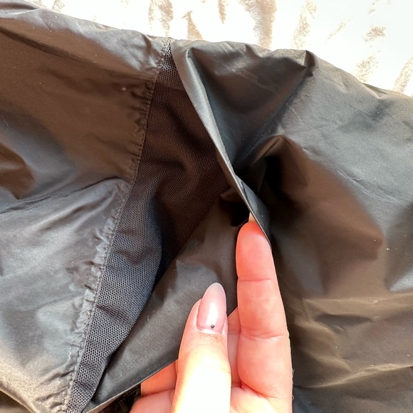 *RARE* excellent condition, sleeveless jacket from lululemon LAB size 6 - Picture 6 of 6